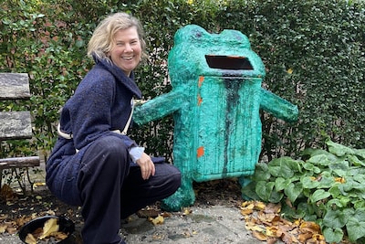 Else maakt kleurrijke prullenbakken: 'Mensen hadden last van hondenpoep'