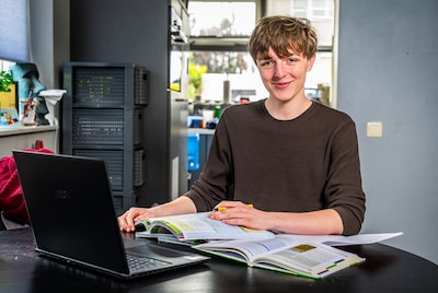Alec voelde zich onzichtbaar op school, nu strijdt hij voor hoogbegaafde leerlingen: ‘Ieder kind dez