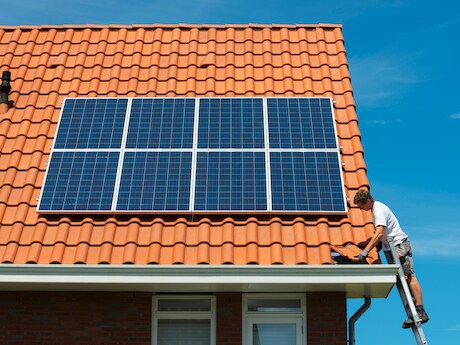 Eigenaren zonnepanelen opgelet: vanaf de zomer kun je geld verdienen met jouw overschot aan zonnestroom
