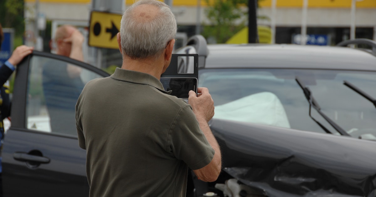 Waarom filmen we iemand in nood? ‘Hufterig gedrag, sociale media maken het alleen maar erger’