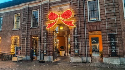 Magisch: fonkelende lichtjes vrolijken de binnenstad op (video)