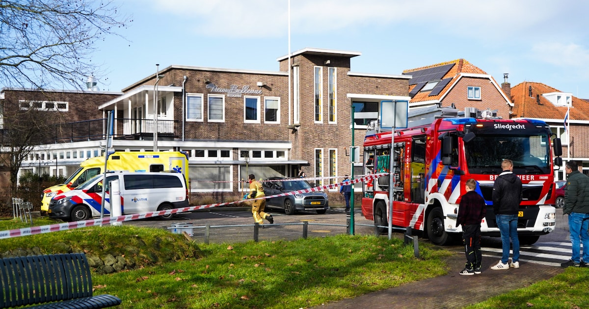 Persoon overleden na te water raken op Adriaan Volkersingel in Sliedrecht