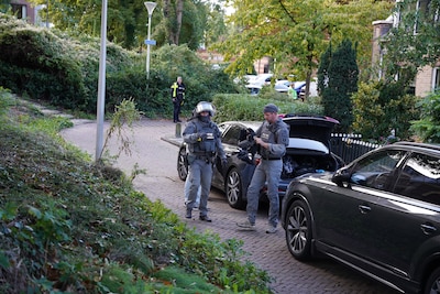Politieactie in Kampen: agenten in kogelwerende vesten aanwezig en straat afgezet