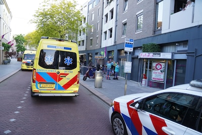 Drie jongens neergestoken bij ruzie in Den Bosch: gewonden rennen snackbar in, verdachte (17) aangeh