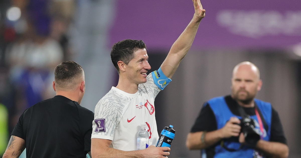 Robert Lewandowski vrolijk ondanks nederlaag Polen: ‘Voor het eerst dat ...