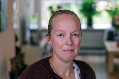 Iedere ochtend sleepte Maartje haar huilende zoon de klas in, tot hij zei: ‘Misschien is het beter als ik er niet meer ben’