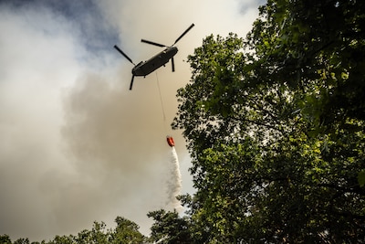 Natuurbrand Noord-Limburg vannacht flink uitgebreid, blushelikopters van Defensie opnieuw ingezet