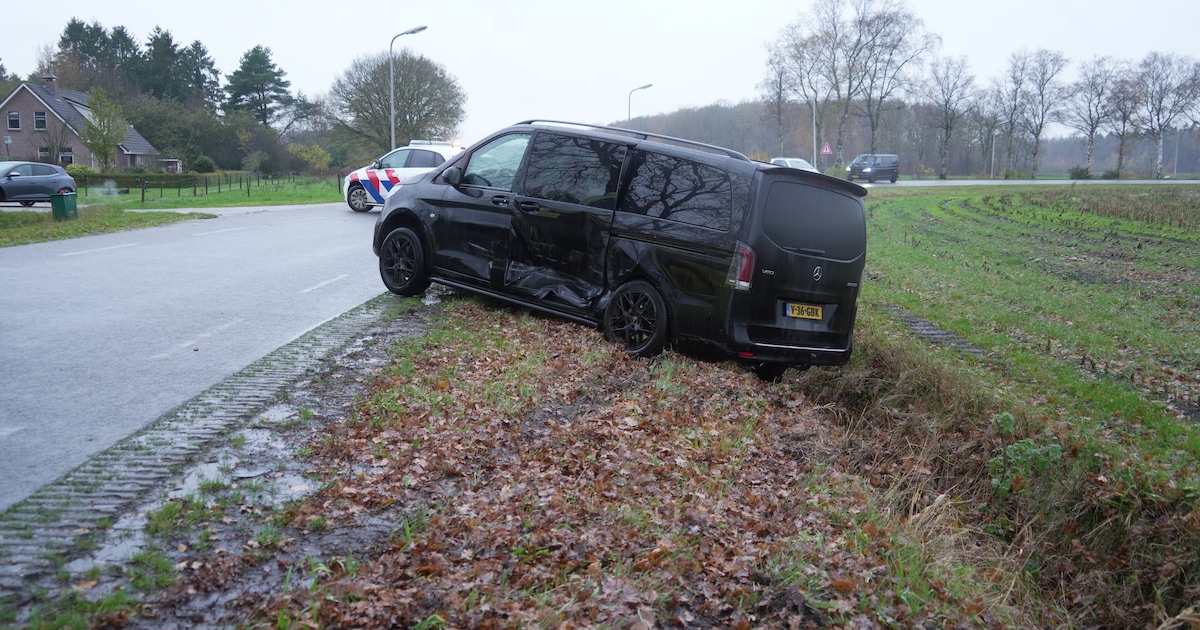 Harde botsing op Akkerweg in Nieuwlande