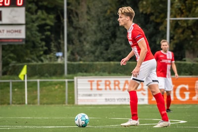 Linksback van Orion scoort met schouder én hoofd tegen Juliana’31 • File en oponthoud zorgen voor ch