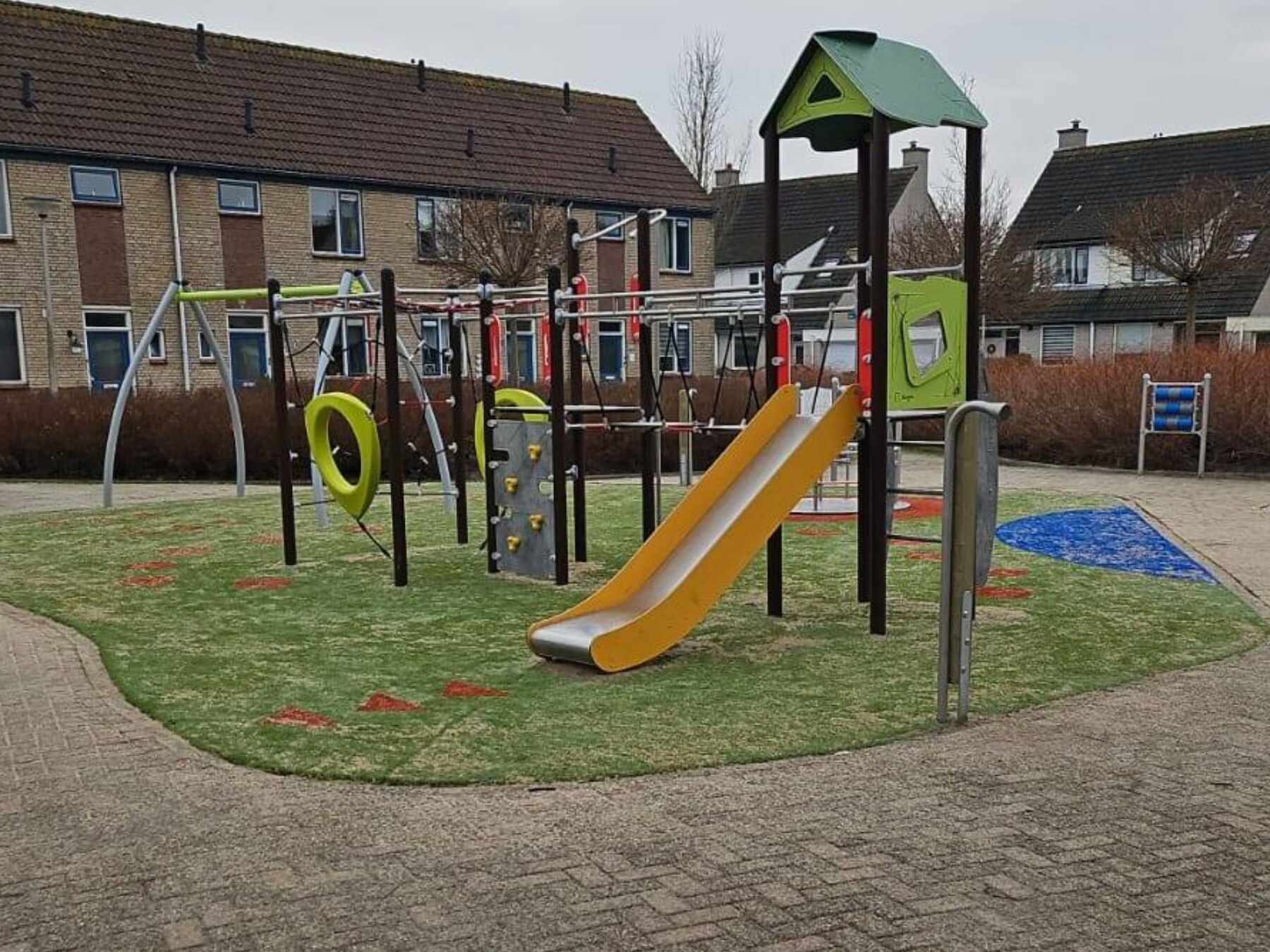 De nieuwe speeltoestellen in Rockanje.