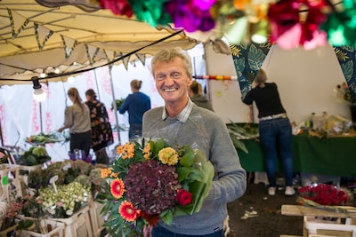 Nieuw-Beijerland neemt na 45 jaar afscheid van bloemistenpaar Storm met veel lof en een traan