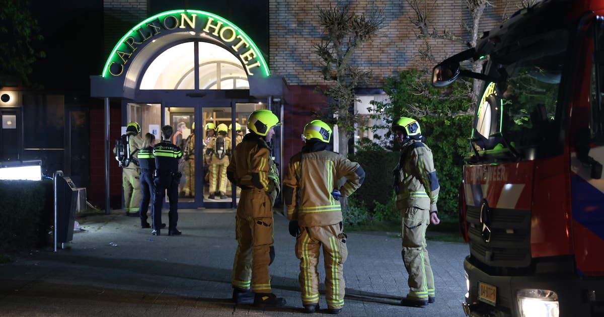 Brandweer bij Fletcher Hotel in Naaldwijk vanwege smeulend materiaal