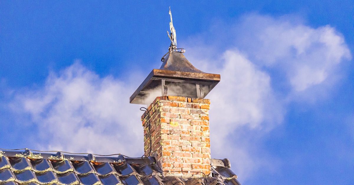 Brand in schouw zorgt voor rook in woning in Surhuizum