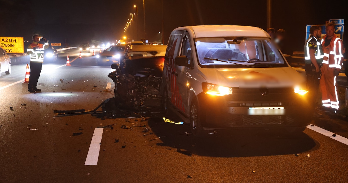 Ongeval met personenauto en bestelbus op A30 in Barneveld