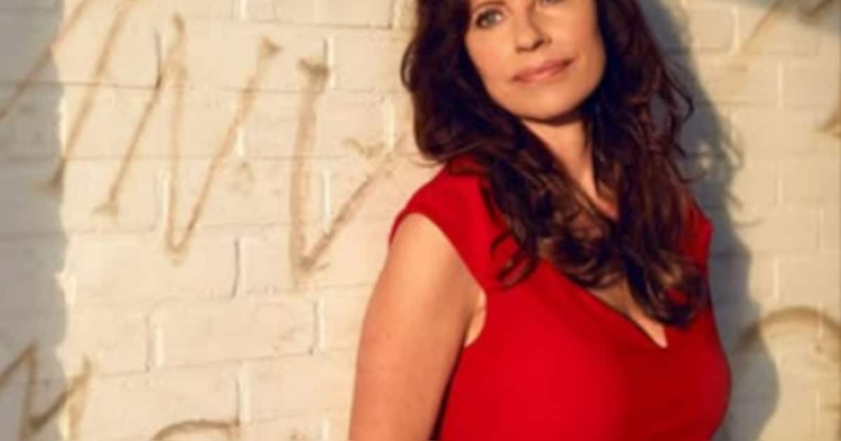 Zangeres Judith Nijland treedt op in Huis van Eemnes