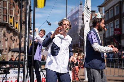 Spectaculair muziekjongleursgezelschap met nieuwe voorstelling drie dagen in Gelderlandfabriek