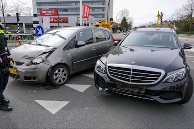 Gewonde bij botsing op kruising in Enschede tijdens marathon