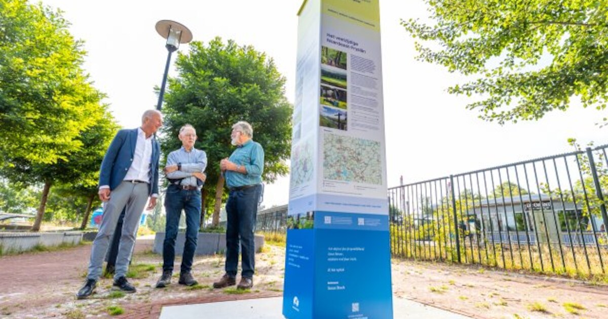 Buitenpost krijgt nieuwe TOP-zuil bij station: routes, lokale tips en gedicht van Suzan Bosch