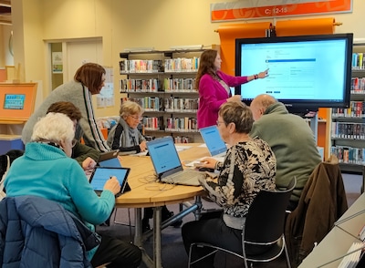 Nieuwe Digisterker-cursussen in Asten en Helmond leren inwoners omgaan met online zaken