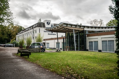 Vluchtelingen én starters gaan in deze gemeente mogelijk samen een hotel delen: ‘Zorgt voor wederzij