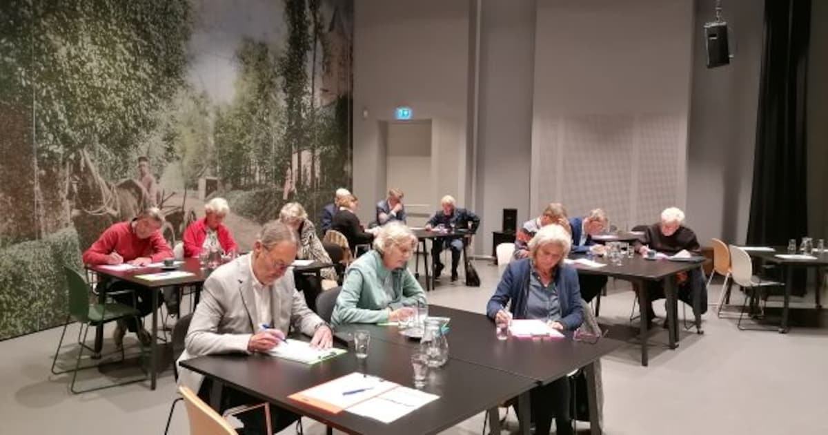 Ex-dorpsdichter Gerard Wortel presenteert achtste editie Eemnesser Dictee: 'Geopolitiek en woke'