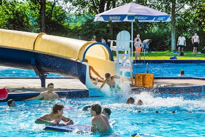 IJsjes klaar, lifeguards paraat: openluchtzwembad Rheden gaat voor waterpret