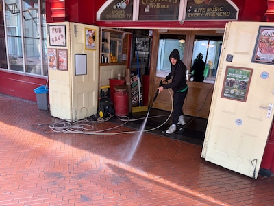 Opgooitenten en gebruikte condooms als stille getuigen van carnaval