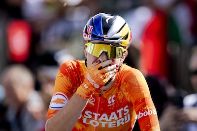 Demi Vollering ontvangt stevige boete en gele kaart na gouden WK-race