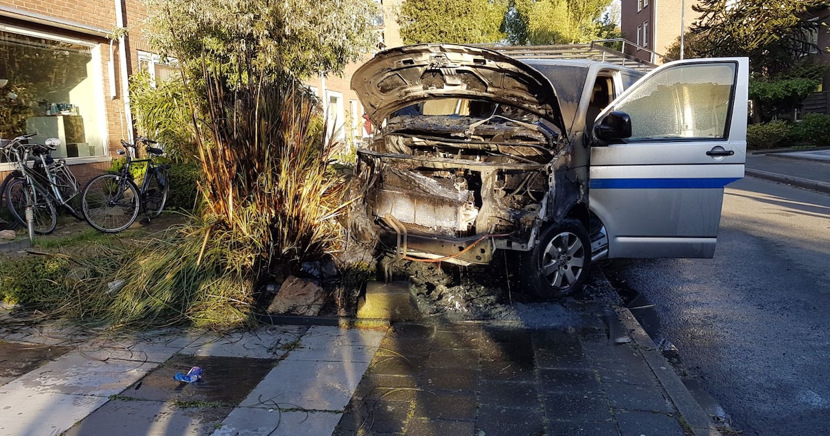 Busje in brand in Liendert
