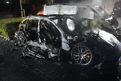 Porsche en bedrijfsbus van Abdul verwoest door brand: ‘Even laten bezinken’