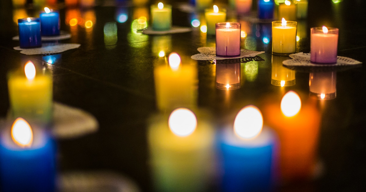 Bijeenkomst over uitvaartbegeleiding in bibliotheek Hellevoetsluis