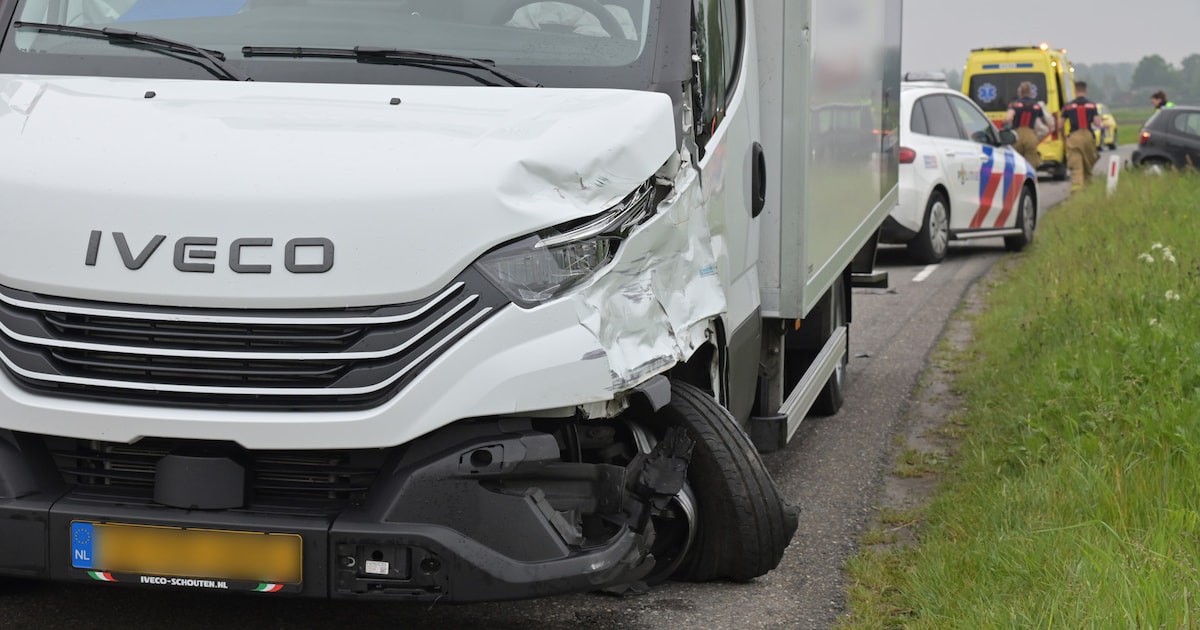 Motorrijder (33) overleden na frontale botsing met bakwagen in Etten-Leur