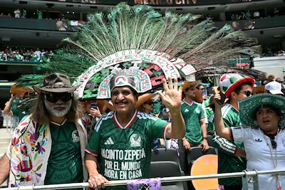 Openingsceremonie in bomvol Aztekenstadion begonnen voorafga