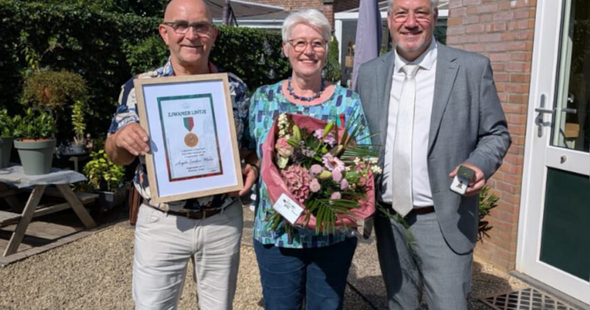Oud-raadslid Angela Sanders-Meuter krijgt Zjwamer Lintje in Roermond