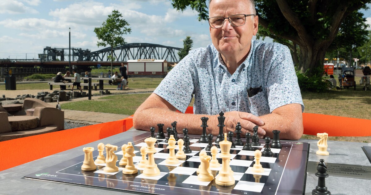 Twee schaakborden verschijnen aan de IJsselkade in Zutphen