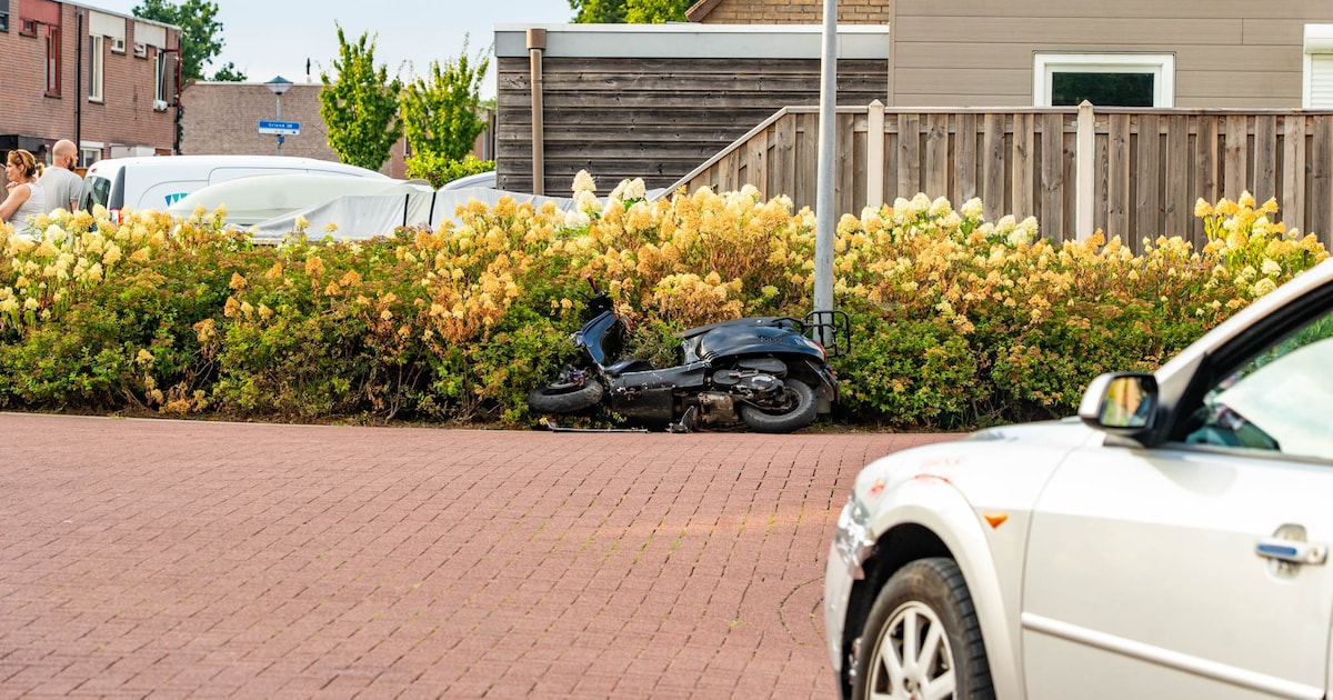 Scooter en auto in botsing aan Griend in Lelystad