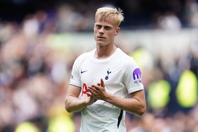 Jan Paul van Hecke met Tottenham Hotspur op de laatste plaats: ‘We hadden ons er iets anders van voorgesteld’