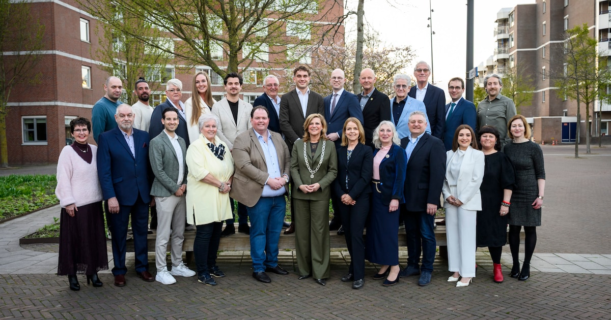 Nieuwe gemeenteraad Papendrecht geïnstalleerd: burgemeester noemt thuisfront ‘onofficieel 24e raadsl