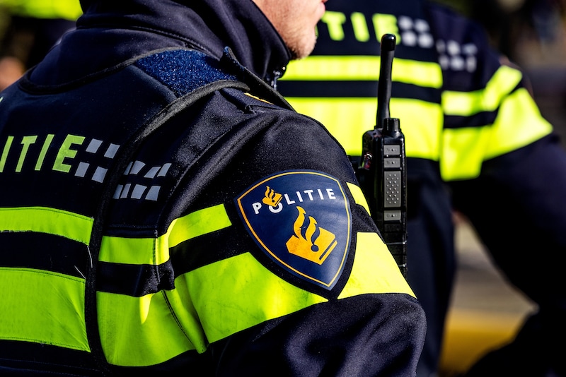 Agent redt collega na steek in hals en krijgt hoogste politie ...