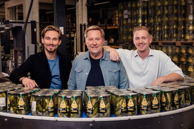 het-jaar-uit-met-de-augurkenkoning-reality-nld-2025-generic-caption-camiel-kesbeke-oos-kesbeke-silvian-kesbeke