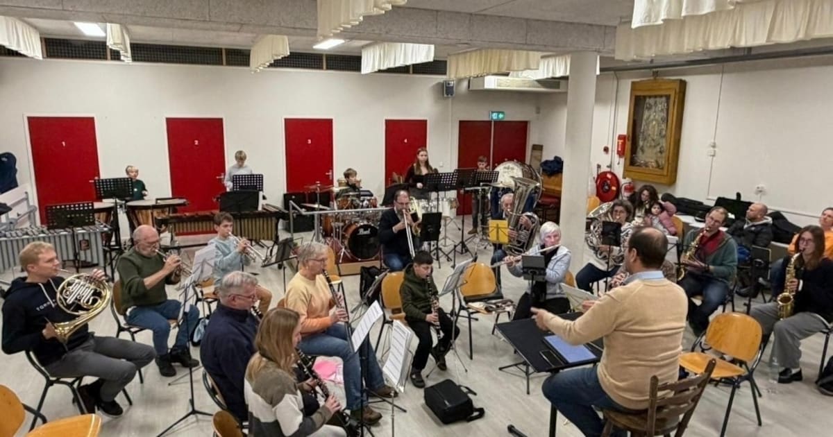 Nieuwe aanwas bij Dierens Harmonie Orkest en docent Miranda beleeft 25-jarig jubileum