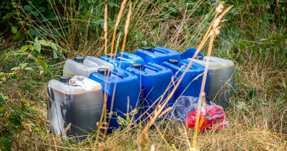 Politie spreekt over een drugslab na achterlaten van ‘180 liter vloeistof’ in jerrycans bij snelweg 