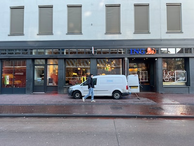 ING-vestiging in hartje Utrecht beklad en vernield door pro-Palestijnse activisten: ‘Flinke schade’