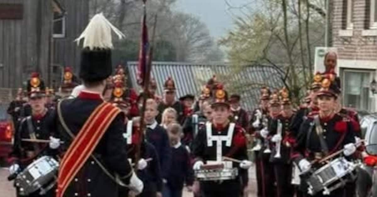 Schutterij Sint Joseph langs de deuren in Vijlen