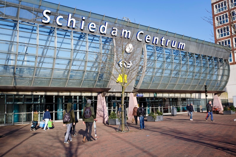 gele-stippen-moeten-bezoekers-beter-de-weg-wijzen-in-gebied-rondom