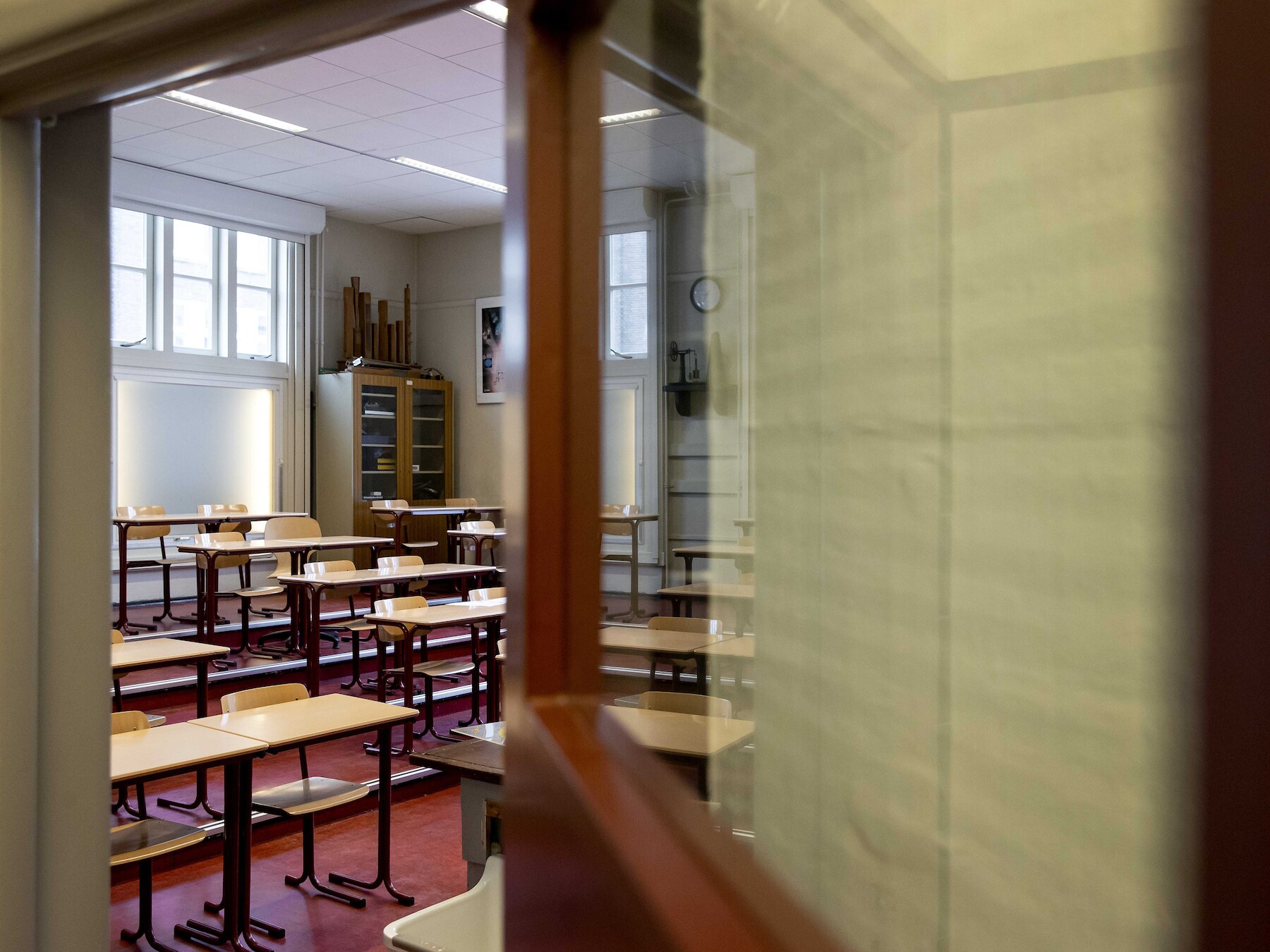 Het merendeel van het onderwijspersoneel wil dat de lockdown langer duurt.