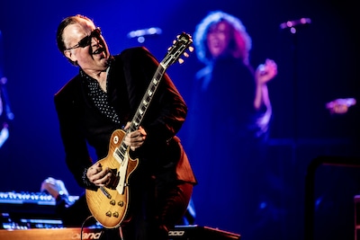 Deze stergitarist vraagt 224 euro voor een ticket, toch gaat hij Ahoy uitverkopen: ‘Dat komt door fomo’