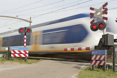 Zestien aanhoudingen en honderden boetes: grote controle stations en treinen in Brabant, Limburg en 
