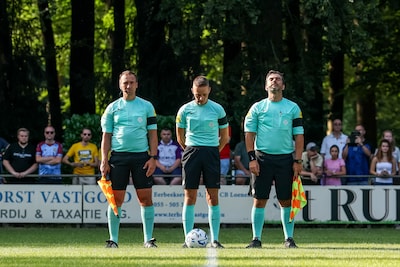 Heel betaald voetbal staat stil bij Rob Dieperink: minuut stilte en rouwbanden