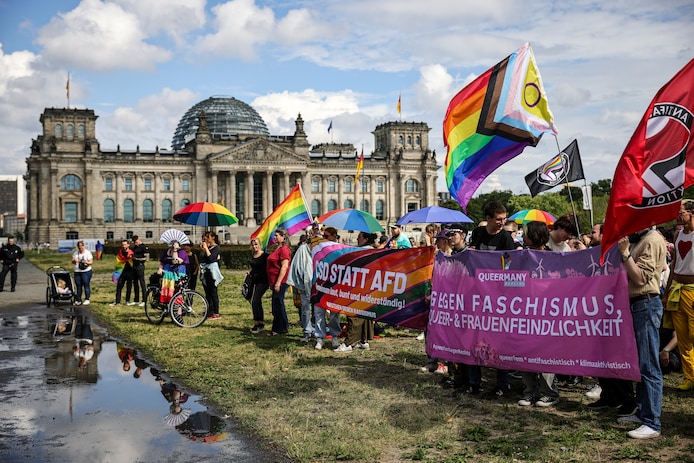 Protest eerder deze maand bij het Duitse parlement tegen de weigering tijdens CSD de regenboogvlag te hijsen op de Bondsdag.